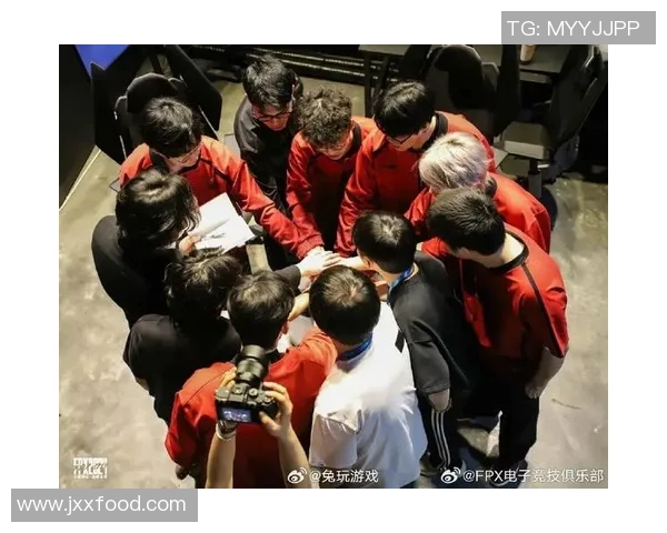 电竞比分热议FPX战术争议引发玩家讨论与分析 电竞比分热议FPX战术争议引发玩家讨论与分析